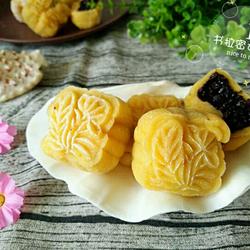 Golden Pumpkin Mooncake