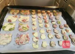 Illustration of how to make little cat cartoon cookies 14