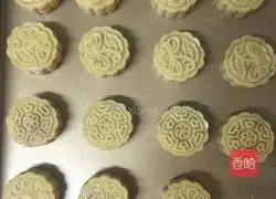 Illustration of how to make Cantonese five-nut mooncakes 11