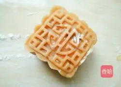 Illustration of making five-nut mooncakes 12