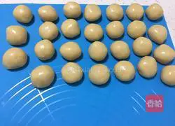 Illustration of how to make lotus paste and egg yolk mooncakes 6