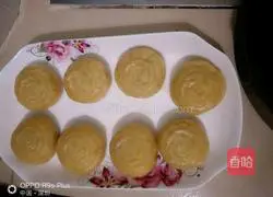 Illustration of how to make bean paste mooncakes 4