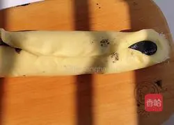 Illustration of how to make black sesame toast 5