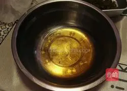 Illustrations of how to make Cantonese-style mooncakes 1