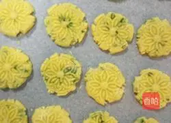 Illustration of how to make chive crisp biscuits 7