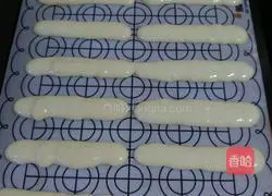 Illustration of how to make finger biscuits 7