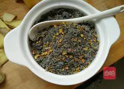 Illustration of how to make osmanthus-scented mooncakes 1