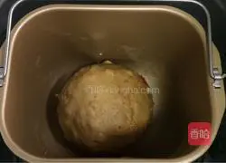 Illustration of how to make soft European buns with red dates and wolfberry 6