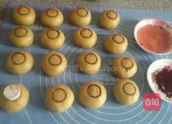 Illustration of making red sesame oil mooncakes 15
