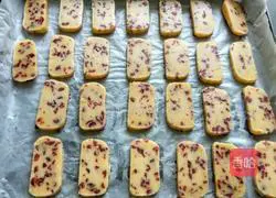 Illustration of how to make cranberry cookies 9