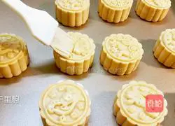 Custard mooncakes Illustration of how to do it 13