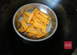 Illustration of how to make pumpkin mooncakes 2