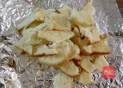 Illustration of making homemade bread crumbs 4