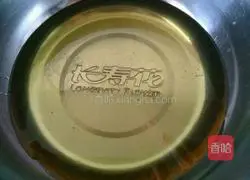 Illustration of how to make sugar-free five-nut mooncakes 1