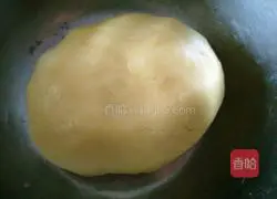 Illustration of how to make sugar-free five-nut mooncakes 4