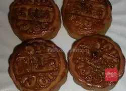 Illustration of how to make bean paste and egg yolk mooncakes 11