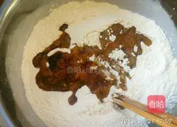 Illustration of how to make rose mixed sugar mooncakes 5