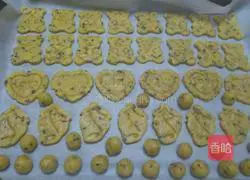 Illustration of how to make walnut, hazelnut and black sesame children's biscuits 11