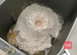 Illustration of how to make meat floss rolls 2