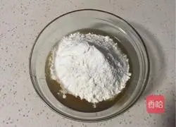 Illustration of how to make chestnut stuffed mooncakes 2