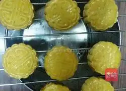 Cantonese-style mooncake recipe 7