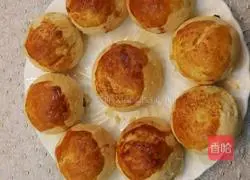 Illustration of how to make crispy bean paste and egg yolk mooncakes 10