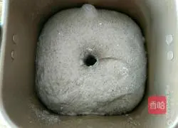 Illustration of how to make black sesame and black rice toast bread 4