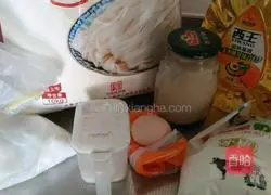 Illustration of how to make meat floss rolls 1