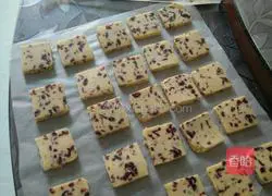 Illustration of how to make cranberry cookies 12