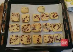 Illustration of how to make cranberry cookies 7