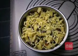 Illustration of how to make Tang Renshen Sausage Hand-Teared Bread 16