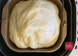 Illustration of how to make spicy onion bread rolls 3