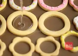 Illustration of how to make Shake Biscuits 11