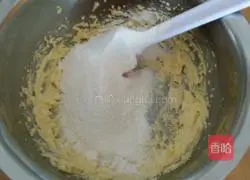 Illustration of how to make coconut jam biscuits 4