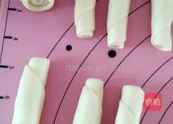 Illustration of how to make Su-style mooncakes in light wave oven 12