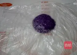 Illustration of how to make romantic purple flower cookies 4