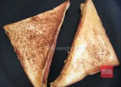 Homemade Illustration of how to make breakfast toast sandwich 8