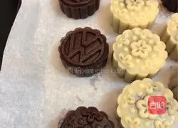 Cantonese egg yolk mooncake recipe 7