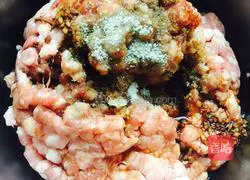 Illustration of how to make crispy skin, fresh meat and pickled mustard mooncakes 5