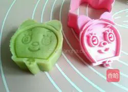 Illustration of how to make cartoon kiwi snow-skin mooncakes 12
