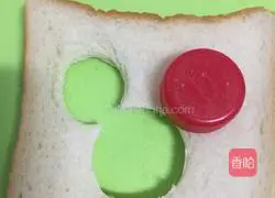 Illustration of how to make Toast Bear 3