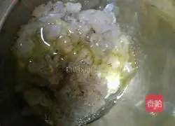 Illustration of how to make shrimp cheese toast rolls 2