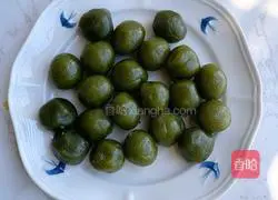 Illustration of how to make mini tiger mooncakes 6