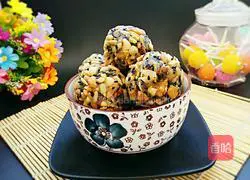 Illustration of how to make five-nut mooncake filling 12 