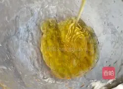 Illustration of how to make matcha mooncakes 1