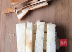 Illustration of how to make fried toast strips 3