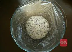 Illustration of how to make black sesame toast 6