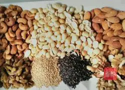 Illustration of how to make five-nut mooncakes 2