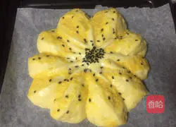 Illustration of how to make privately customized egg paste flower buds 18