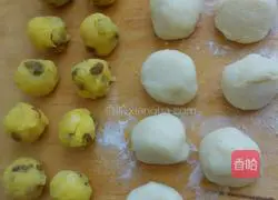 Illustration of how to make custard snowskin mooncakes 9
